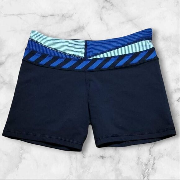 Lululemon Size 6 Groove Shorts - Picture 1 of 2
